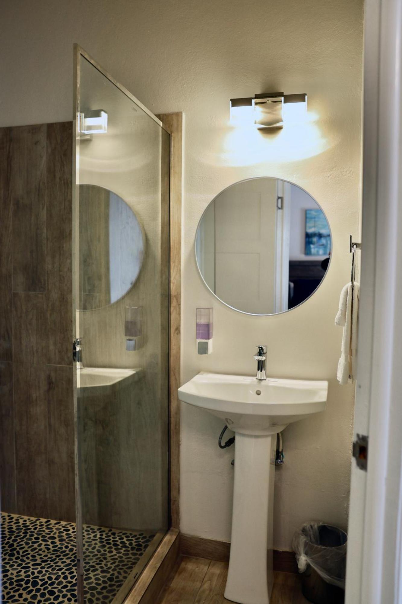 The Moxy Hotel English Harbour ภายนอก รูปภาพ